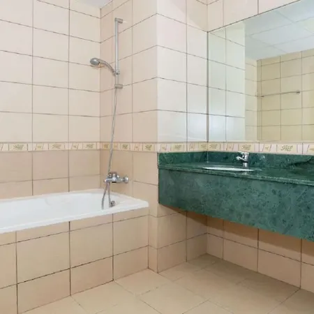 Octavius Holiday Home, Large 2 Bedroom Apartment Near Global Village & Outlet Mall Dubai Exterior photo