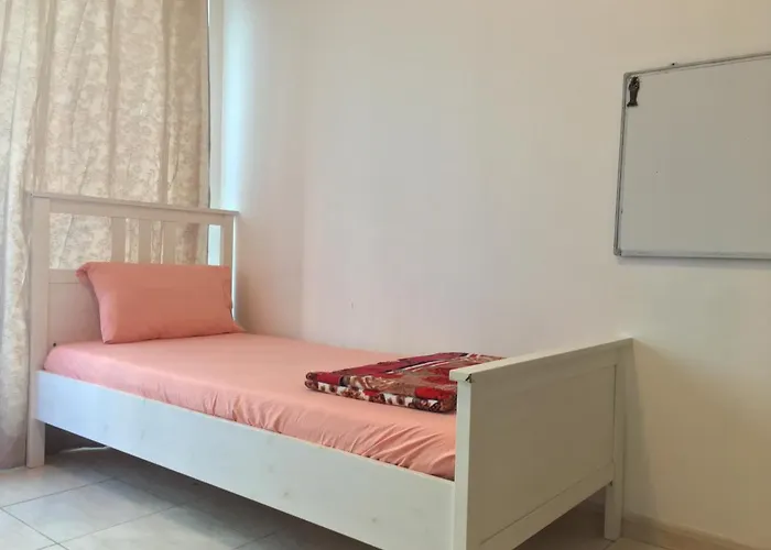 Octavius Holiday Home, Large 2 Bedroom Apartment Near Global Village & Outlet Mall