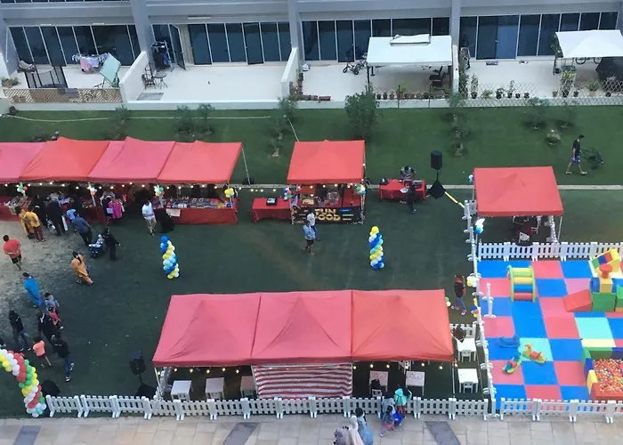 Octavius Holiday Home, Large 2 Bedroom Apartment Near Global Village & Outlet Mall